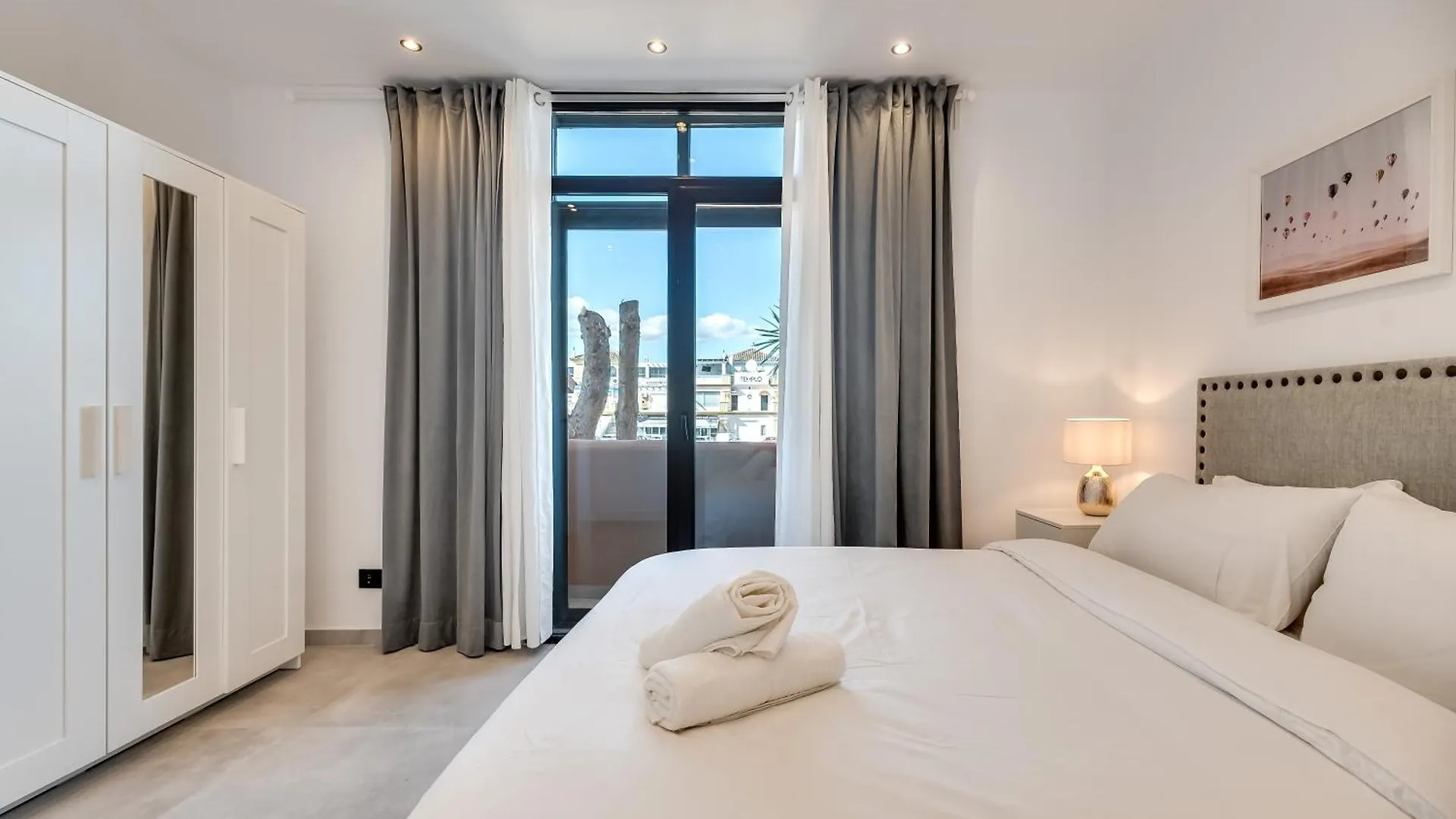 Charming Apartment Paraiso Beach エステポナ スペイン