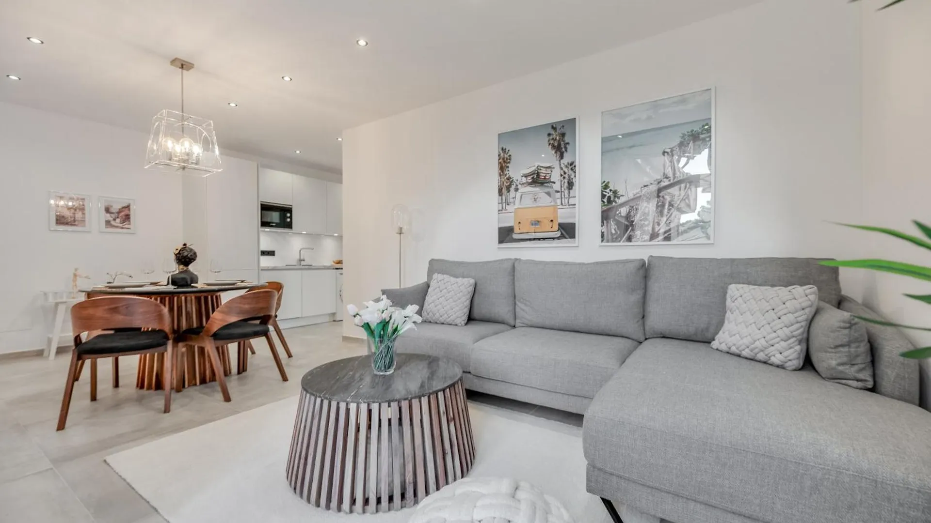 Charming Apartment Paraiso Beach エステポナ