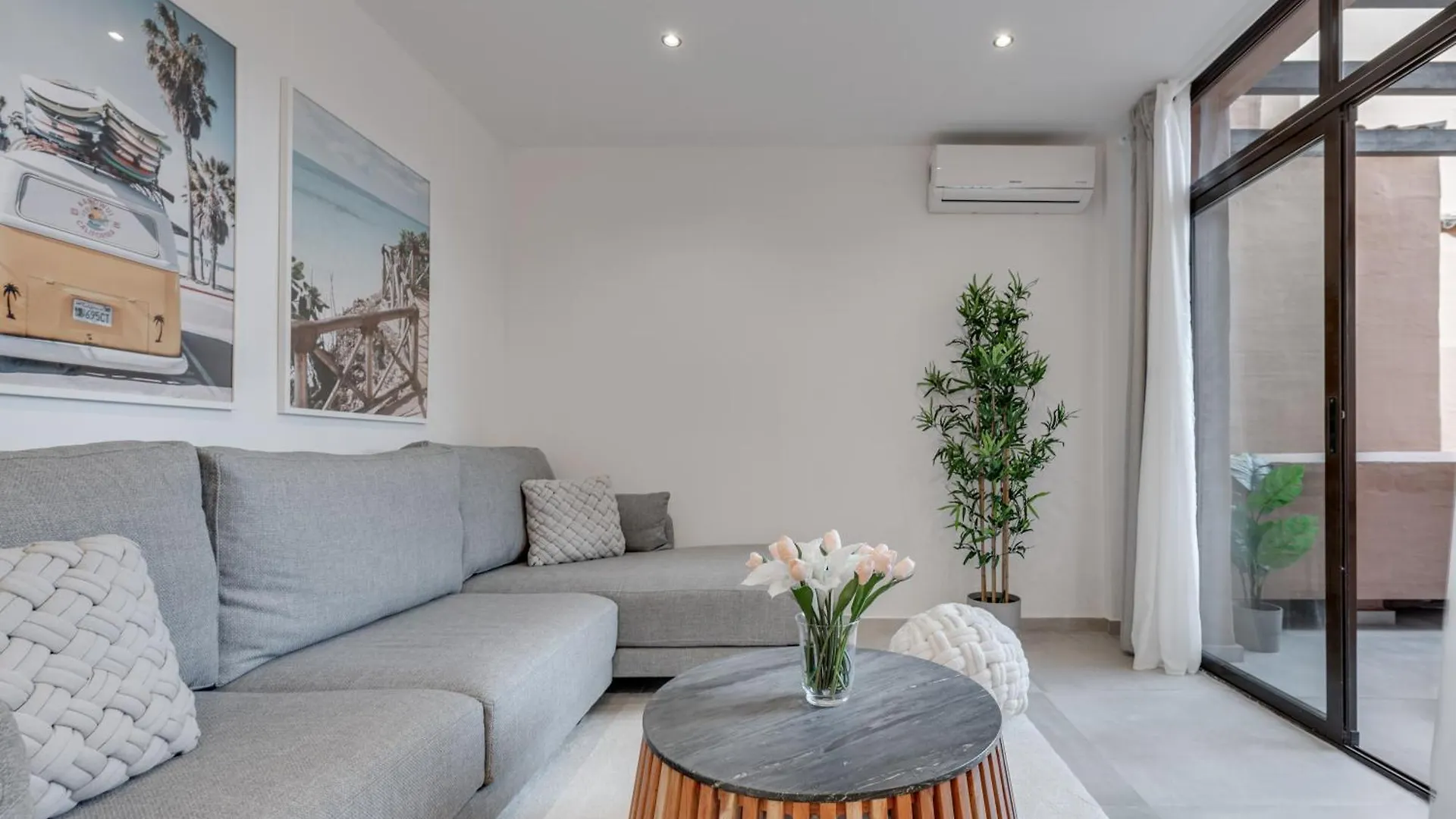 Charming Apartment Paraiso Beach location
